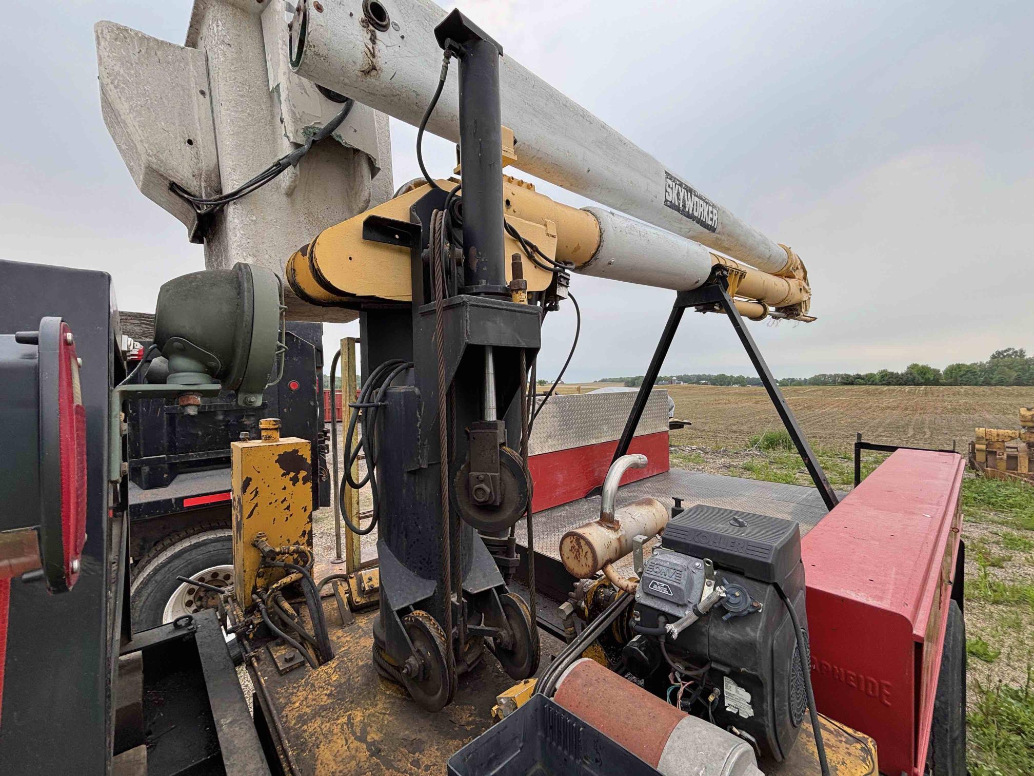 1998 INTERNATIONAL 4700 - Image 17